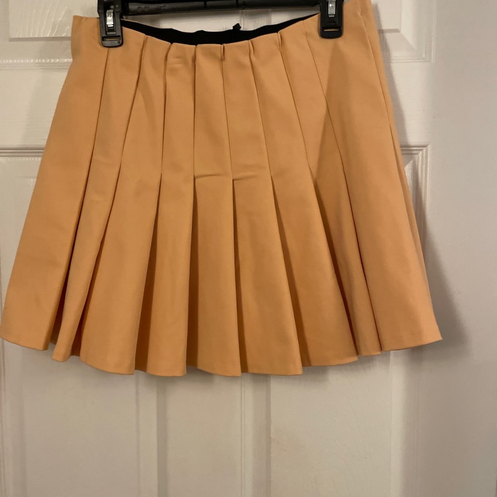 NEW ZARA Peach Pleated Skirt. Size Large.